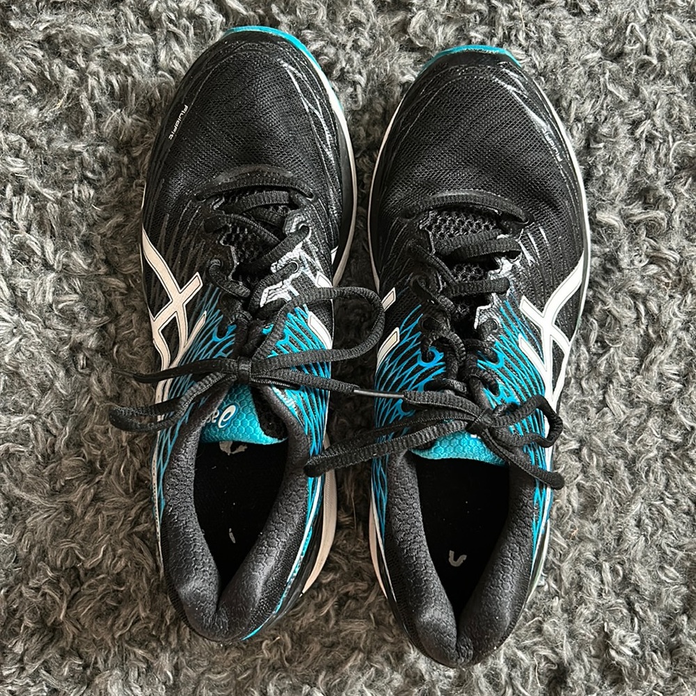 ASICS men’s Gel Nimbus 18. Size 8.5.
